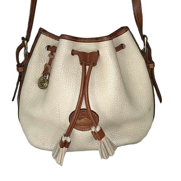 Vintage Dooney & Bourke 1980s Ivory Pebbled Leather Drawstring Bucket Bag - Picture 3 of 16